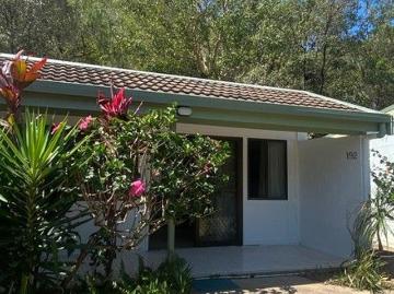 Let's Do A Deal! Furnished Holiday Apartment with Large Separate Bedroom in tropical paradise Magnetic Island