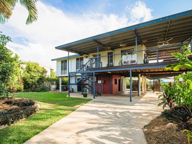 Tropical Elevated Living with a Huge Entertaining Deck and Parkland Outlook