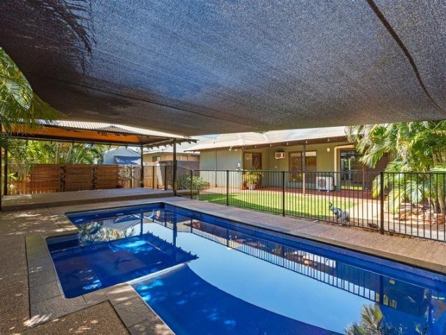 Tropical Family Entertainer in Popular Roebuck Estate