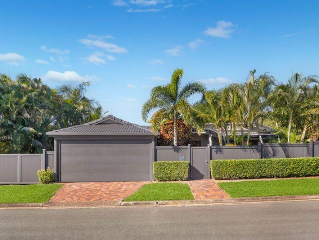 Tropical family entertainer: the ideal Ashmore retreat