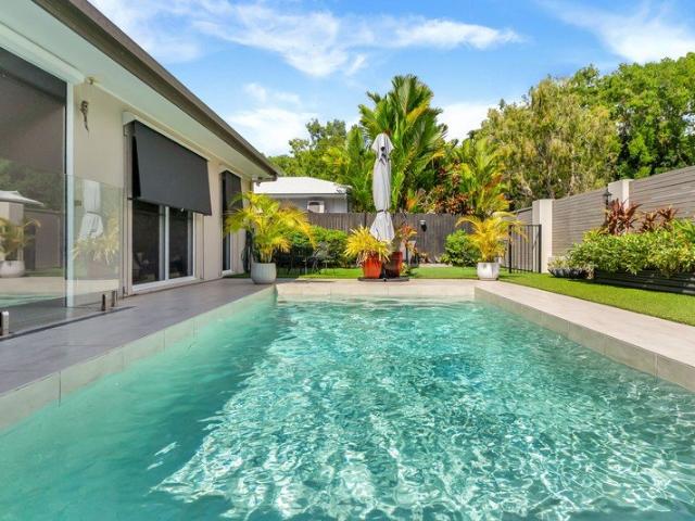 Tropical Family Living with Pool, Side Access Palm Cove