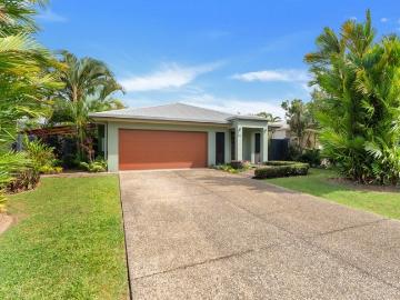 Tropical Family Retreat with Separate Self Contained Cottage