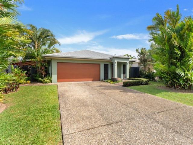 Tropical Family Retreat with Separate Self Contained Cottage