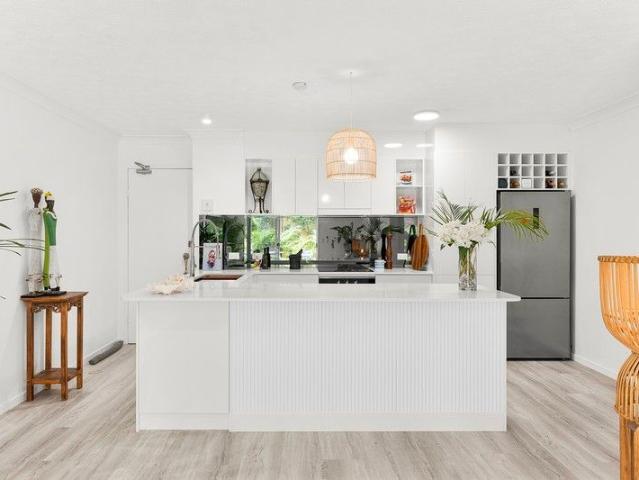 Tropical Ground Floor Oasis in the Heart of Chevron Island