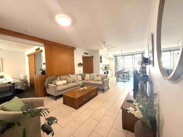 Tropical Island resort living in furnished apartment