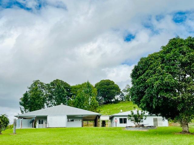 TROPICAL LIFESTYLE, ACERAGE AND INCOME