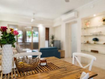 Tropical Lifestyle Investment with Strong Lifestyle Appeal â First Floor Retreat in Clifton Views
