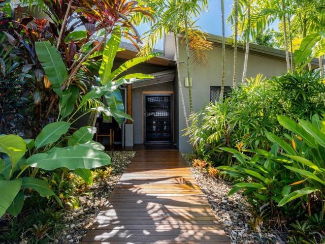 TROPICAL LIVING AT ITS BEST â SPACIOUS FULLY FURNISHED FAMILY HOME WITH POOL