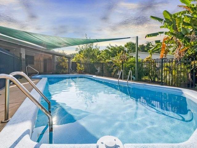 TROPICAL LIVING IN MOIL