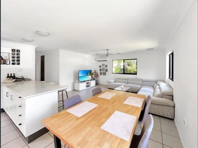 Tropical Living in Trinity Beach