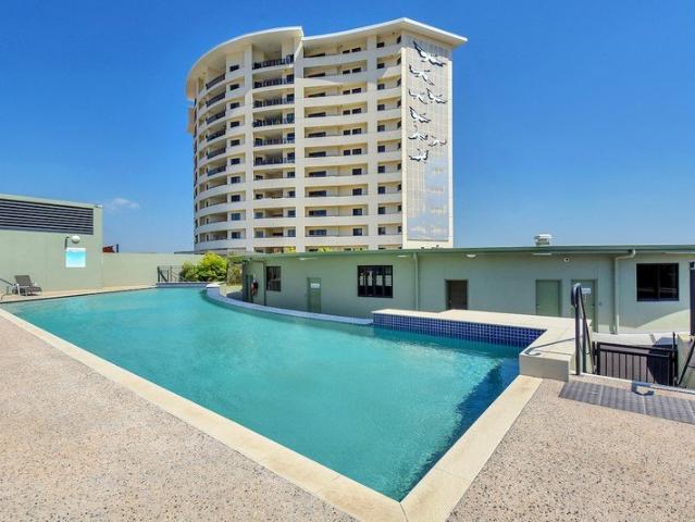 TROPICAL LIVING WITH PANORAMIC VIEWS