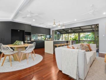 House for sale in Rapid Creek - Balcony