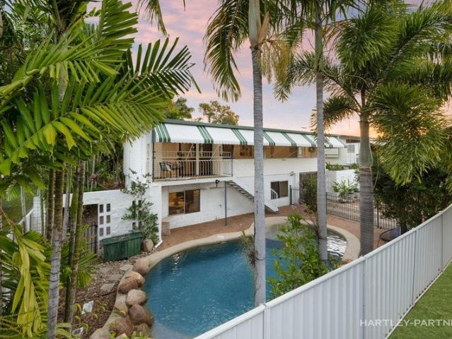 Tropical Oasis with Space Galore