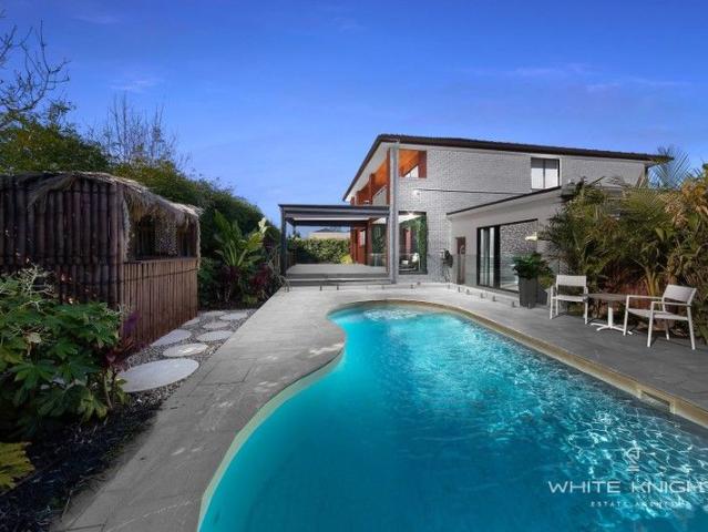 TROPICAL OASIS IN THE BEUTIFUL MOONEY VALLEY!
