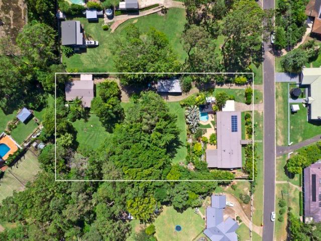 Tropical Parkwood Paradise Acreage 2 Residences