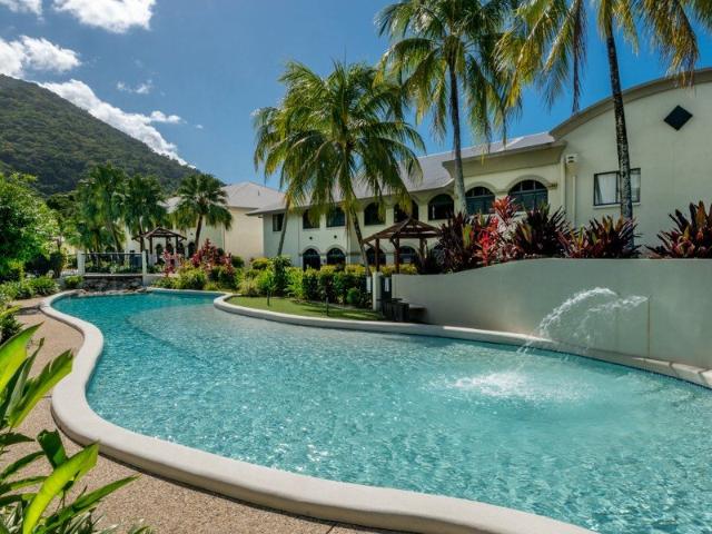 Tropical Resort Living in the Heart of Palm Cove