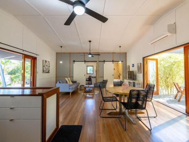 Tropical Simplicity on generous 1,018m2 block