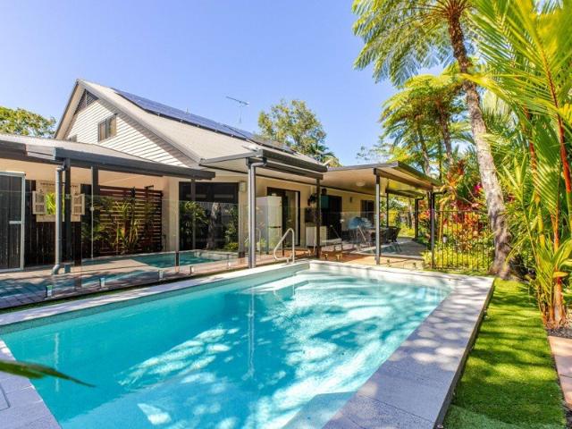 TROPICAL SPLENDOUR INSIDE AND OUT