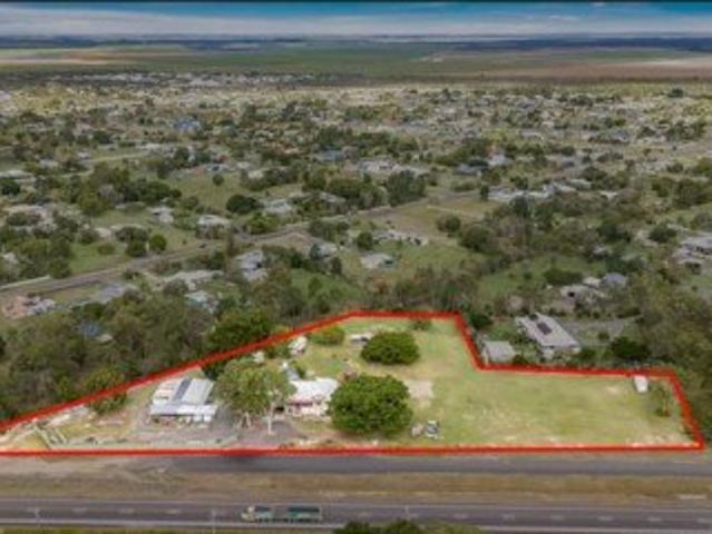 Tropical Sun Dual Living acreage Renovated Queenslander Home Business Compliant