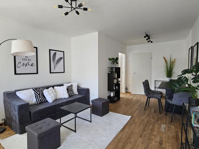 Provisionsfreie 3 Zimmer Wng: Komplett renoviert|schreinergefertigte Einbaumöbel|U3 vor der Haustür