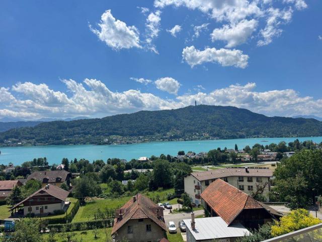 Traum Terrassenwohnung in Pörtschach am Wörther See ab Sommer 2027 langfristig zu mieten: 4 Zimmer, teilmöbliert, 153m², 1 A Lage, 2 Tiefgaragenplätze