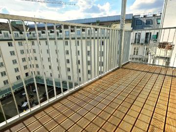 Traum Balkon / Dachgeschoss ohne Schrägen / Naschmarkt um´s Eck / U Bahn vor der Türe / 3 Zimmer perfekt aufgeteilt! Einfach WOW! HIP und TRENDY die Gegend Magisch schön das Altbauhaus!