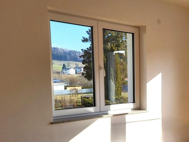 Traum Bungalow Erstbezug zum kleinen Preis barrierefrei mit XL Terrasse, Erstbezug, Photovoltaikanlage & Doppelcarport in 1A Lage in Ampflwang am Hausruck