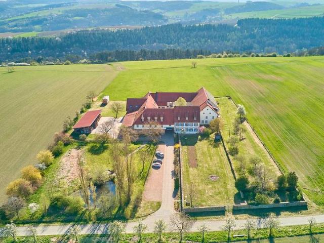 Traum im Grünen. 4 SeitenHof mit Seminarhaus