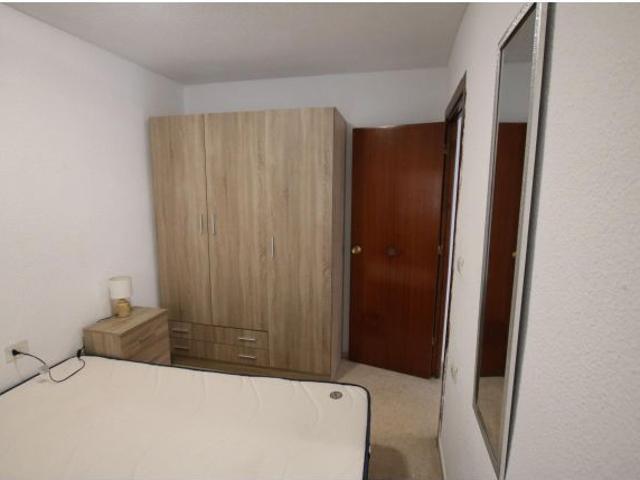 Traumatología zona. Habitación en piso compartido de 4 dormitorios.2 baños. Estudiantes. Calefacc