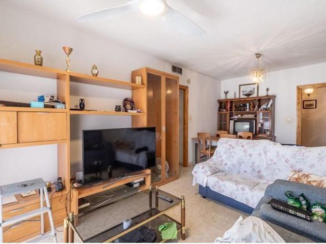 Traumatología zona. Piso 4 dormitorios, 2 baños. Calefacción central. Plaza de aparcamiento y tras