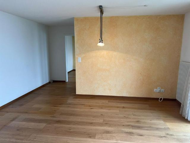 Traumaussicht auf den Thunersee:Grosszügige 2.5 Zimmerwohnung im EG