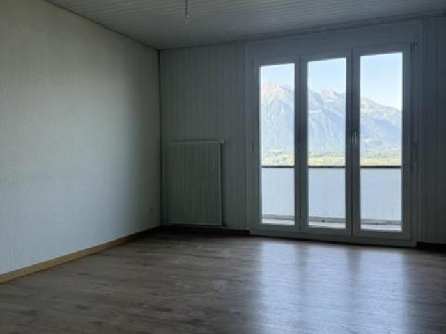 Traumaussicht auf den Thunersee: Grosszügige 4 Zimmer Dachwohnung