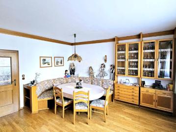 Solides Ein /Zweifamilienhaus mit Ausbau und Gestaltungspotenzial Traumaussicht garantiert