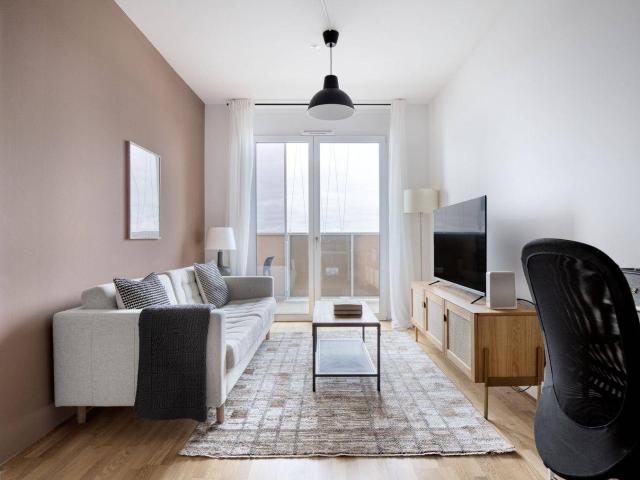 Traumblick über Wien, 22. Stock Q Tower mit Gym, Interspar & Lounges, 2 Zimmer + Balkon, U Bahn VIE279
