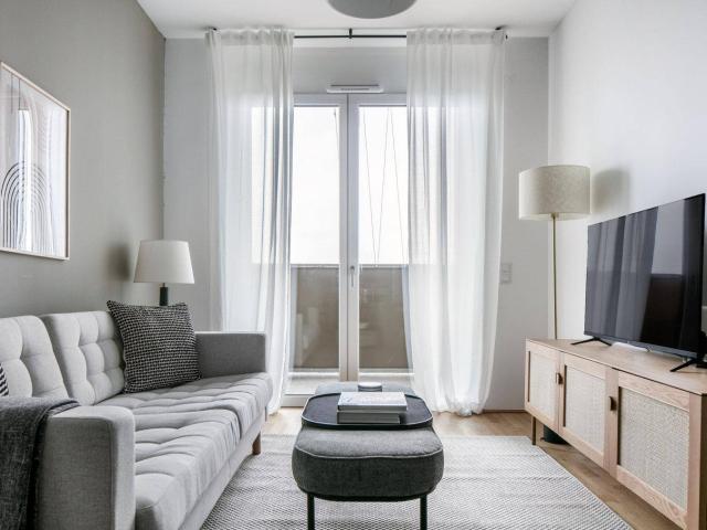 Traumblick über Wien, 27. Stock Q Tower mit Gym, Interspar & Lounges, 2 Zimmer + Balkon, U Bahn VIE280