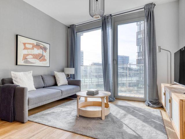 Traumblick über Wien, Belview Tower mit Gym, Wellness & Lounge, 2 Zimmer + Balkon, 4. Stock, U Bahn VIE252