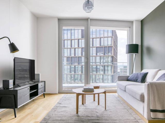 Traumblick über Wien, Belview Tower mit Gym, Wellness & Lounge, 2 Zimmer + Balkon, 14. Stock, U Bahn VIE23