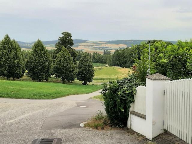Traumgrund! Haus auf 1000 m² auf Eigengrund! Ausbaufähig! Nö Bauordnung! Ruhelage! Traumhafter Ausblick