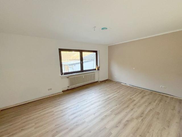 Traumhaft gelegene 3 Zimmer Wohnung in Zerf mit Balkon und Gartenmitbenutzung