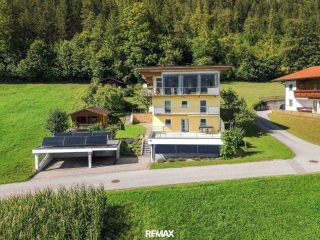 Traumhaft gelegenes Haus mit zwei Wohneinheiten & wunderschöner Aussicht auf die umliegende Bergwelt!