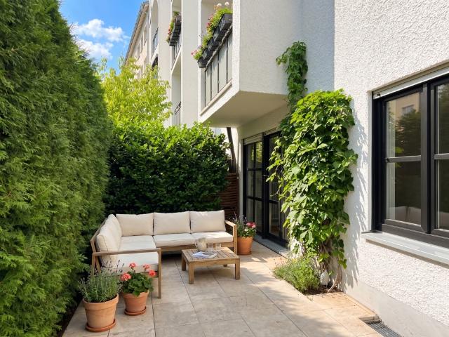 Traumhaft für Gartenliebhaber: 3 Zimmer Erdgeschoss Wohnung mit Garten inkl. Tiefgaragenstellplatz