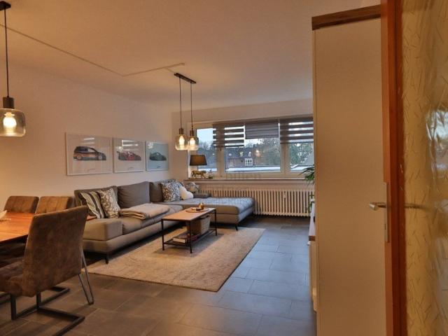 Sportliche Mieter für die 4. Etage gesucht! Gut geschnittene DG Wohnung in Krefeld City