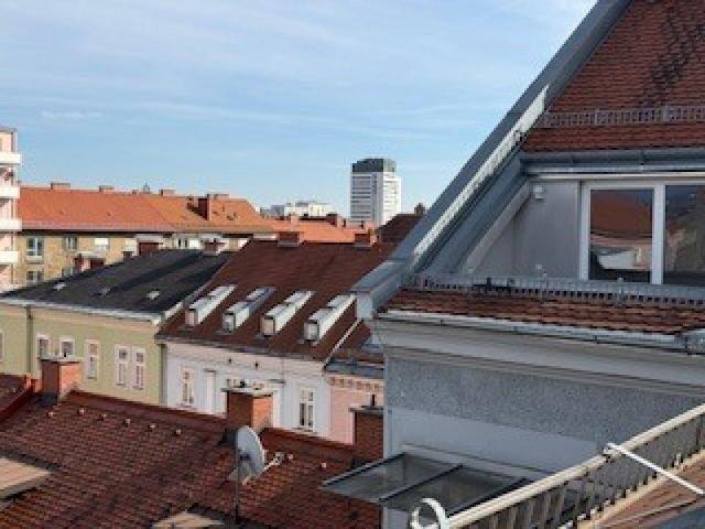 Traumhaft schöne Dachgeschosswohnung mit Galerie: 72,71 m² Wohnung gepflegt, modern und bereit zum Einzug im Zentrum der Grazer Hauptstadt, urbanes Wohnen, Leben und Wohlfühlen
