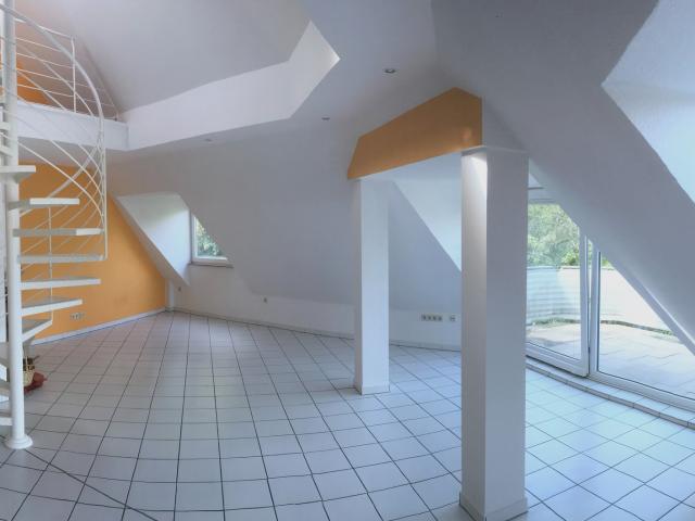 Traumhaft schöne, lichtdurchflutete, Dachgeschoss Maisonette Penthouse Wohnung