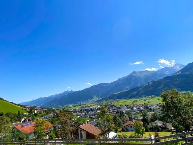 Traumhaft Wohnen am Sonnenhang: Einfamilienhaus mit unverbautem Panoramablick