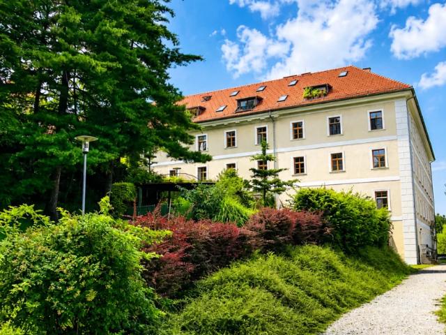 TRAUMHAFT WOHNEN IM SCHLOSS HERBERSTORF | 3 ZIMMER WOHNUNG IN ALLERHEILIGEN BEI WILDON