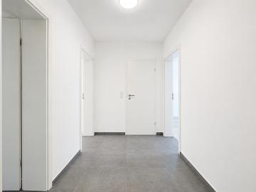 Traumhaft wohnen: Komplett renovierte 2 Zimmer Wohnung im Erdgeschoss