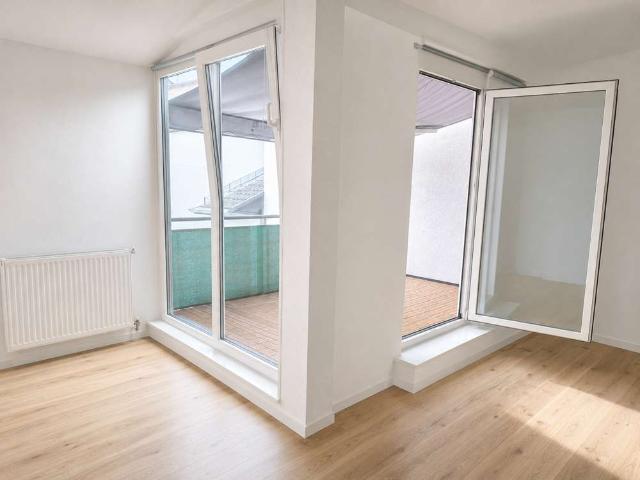 Traumhafte Maisonettewohnung im Seitenflügel, 2. / 3. OG mit Terrasse, Bad u. Gäste WC VOM EIGENTÜM