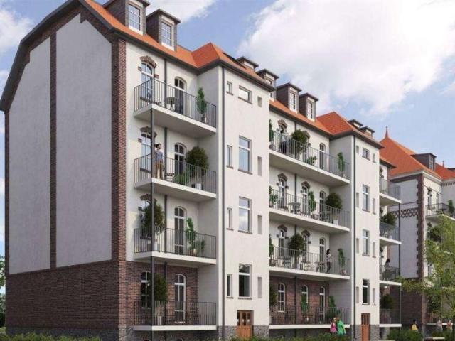 TRAUMHAFTE MAISONETTEWOHNUNG 4,5 ZIMMER IM DACHGESCHOSS BALKON KLIMAANLAGE STELLPLATZ