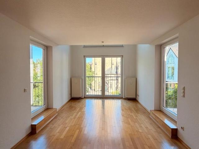 Traumhafte Maisonette 2,5 Zimmer Wohnung TG, EBK und 3 Balkone
